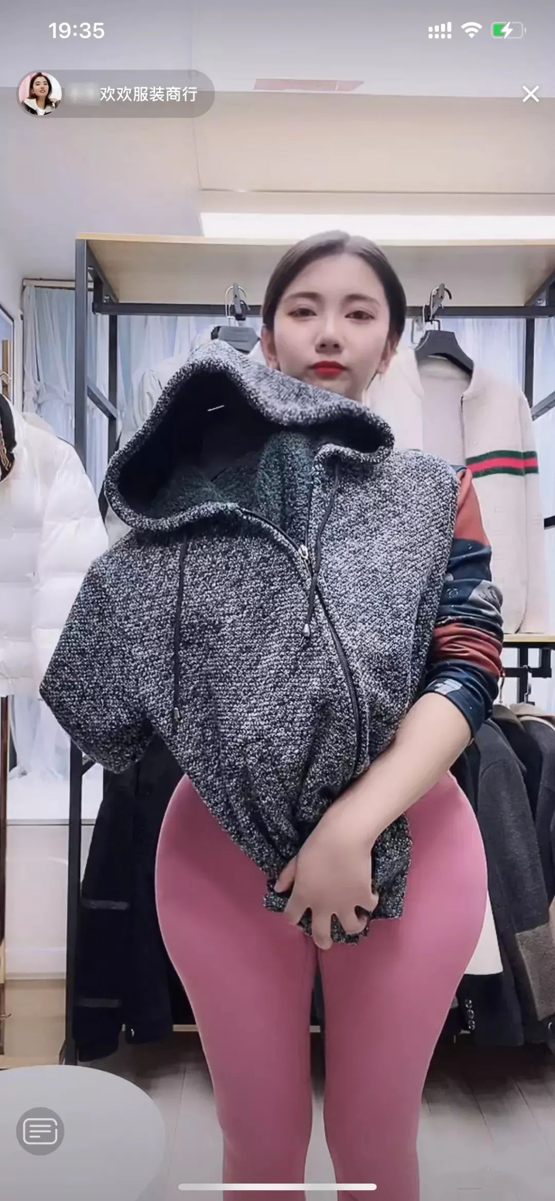 女主播卖货拿捏得太到位了